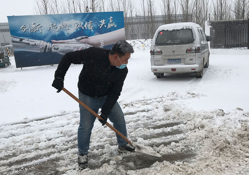 门徒娱乐：冬日扫雪、天寒暖人心